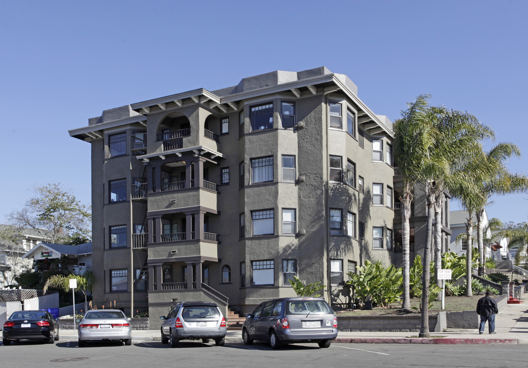 Broadway Manor Apartments in San Diego, CA - Building Photo