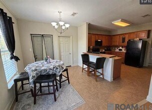 7300 Burbank Dr in Baton Rouge, LA - Building Photo - Building Photo