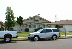 1033 N Lincoln St in Orange, CA - Building Photo - Building Photo