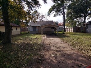 3211 Maple Ave in Groves, TX - Building Photo - Building Photo