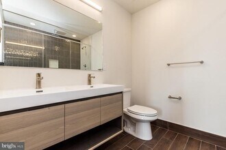 806 N Burns St in Philadelphia, PA - Building Photo - Building Photo