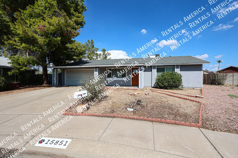 15851 N 23rd St in Phoenix, AZ - Building Photo