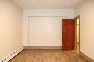 6 Waumbeck St, Unit 2 in Boston, MA - Foto de edificio - Building Photo