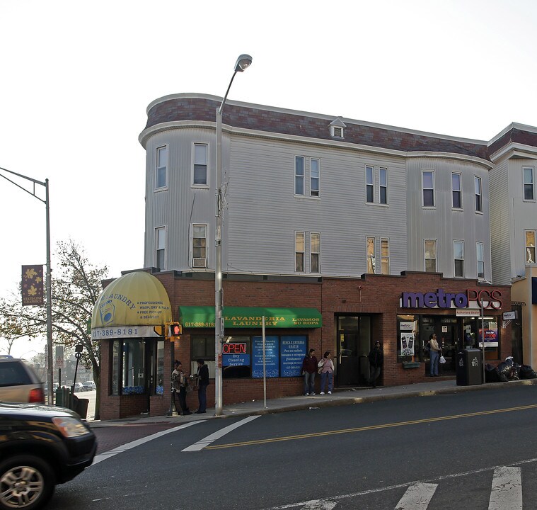 721 Broadway in Everett, MA - Building Photo