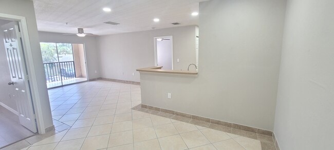 940 Village Trail in Port Orange, FL - Building Photo - Building Photo