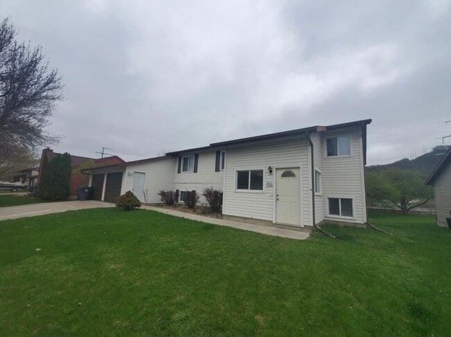 3511 29th Ct S, Unit Upper Unit Duplex in La crosse, WI - Foto de edificio - Building Photo