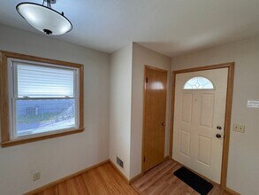 5918 Beard Ave N in Minneapolis, MN - Building Photo - Building Photo