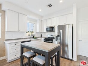 14525 Killion St in Los Angeles, CA - Building Photo - Building Photo