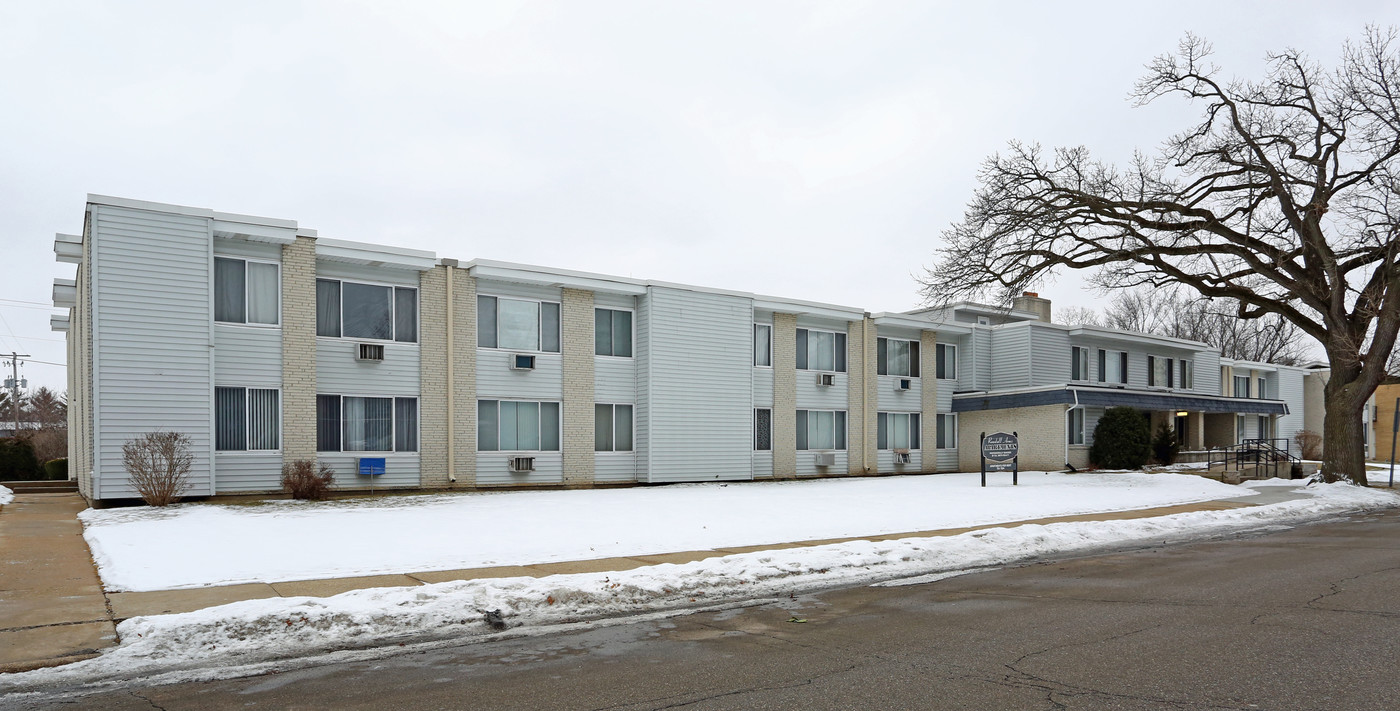 Randall Arms Apartments in Janesville, WI - Foto de edificio