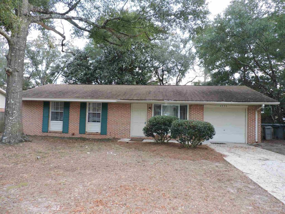 4433 Bixby Cir in Pensacola, FL - Building Photo