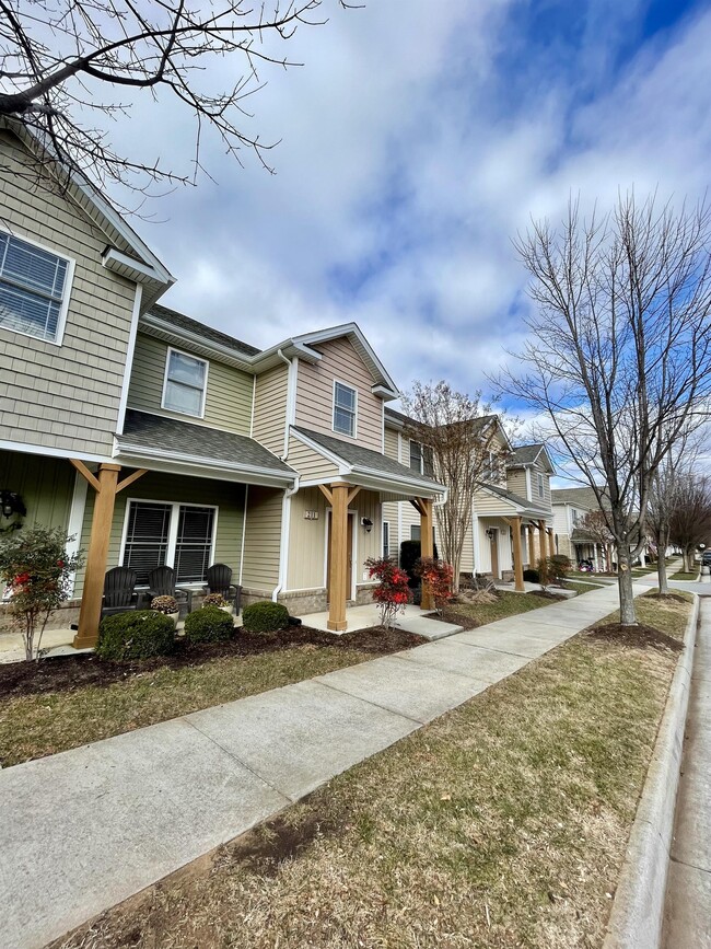 211 Portico Street in Lynchburg, VA - Building Photo - Building Photo