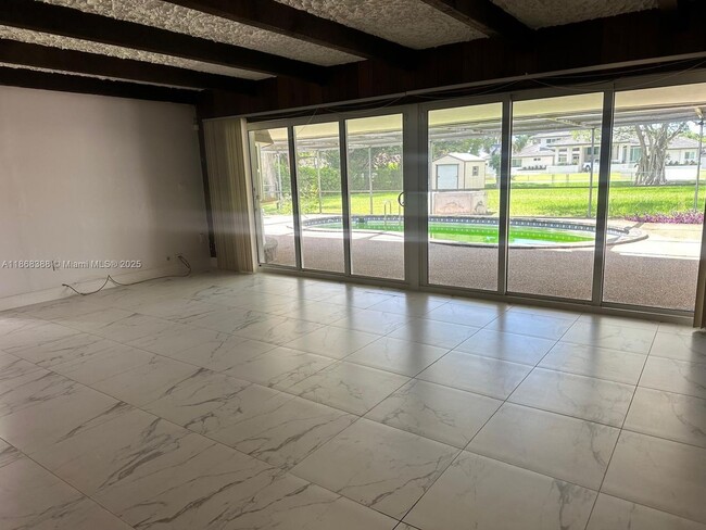 9480 SW 99th St in Miami, FL - Building Photo - Building Photo