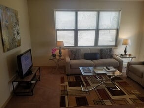 N72W13536 Lund Ln in Menomonee Falls, WI - Foto de edificio - Building Photo