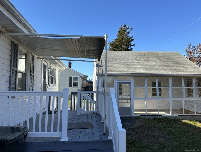 12 Burgess Pl in Groton, CT - Building Photo - Building Photo