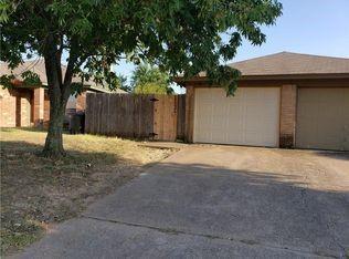 6612 S Creek Dr in Fort Worth, TX - Building Photo
