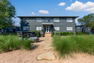 Lakewood Plaza in Dallas, TX - Building Photo - Building Photo