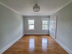 22 Concord Ave, Unit 15 in Cambridge, MA - Foto de edificio - Building Photo