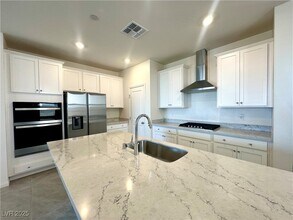 1570 Crowned Eagle St in Las Vegas, NV - Building Photo - Building Photo