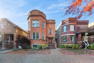 3636 N Claremont Ave in Chicago, IL - Building Photo