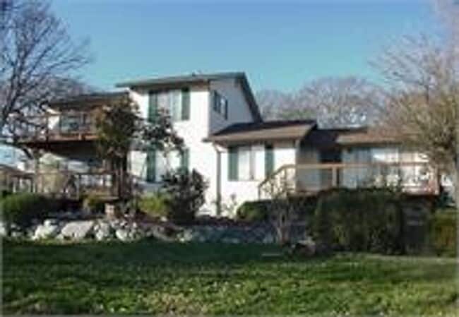 property at 1047 SE Jensen St