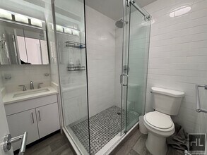 East 82nd Street in New York, NY - Building Photo - Building Photo