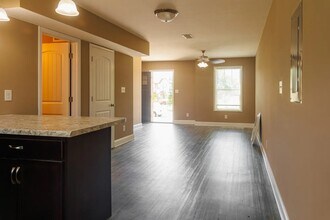 1775 Spring Water Dr, Unit C in Clarksville, TN - Foto de edificio - Building Photo