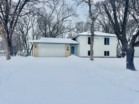 10648 Wren St NW in Coon Rapids, MN - Building Photo