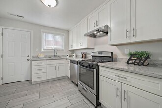 26-28 Arrowhead Ln in Menlo Park, CA - Building Photo - Building Photo