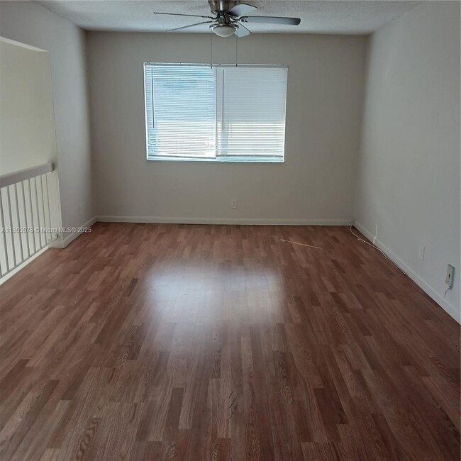 5906 NW 21st St in Lauderhill, FL - Building Photo - Building Photo