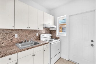 2130 Bay Dr in Miami Beach, FL - Building Photo - Building Photo