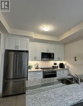 1051 Garner Rd E in Hamilton, ON - Building Photo - Building Photo