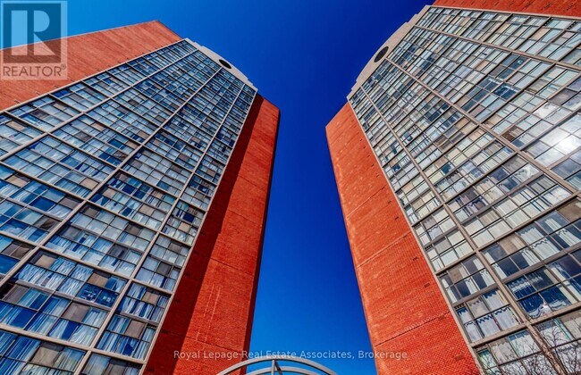 4205 Shipp Dr in Mississauga, ON - Building Photo - Building Photo