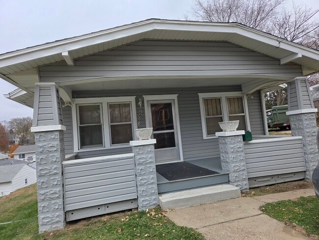 2400 S Henry St in Sioux City, IA - Building Photo - Building Photo