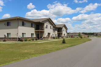 Pine View Estates in Kronenwetter, WI - Foto de edificio - Building Photo