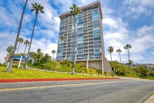 1200 N Harbor Dr in Oceanside, CA - Building Photo