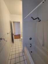 36 Boulevard Ter, Unit 5 in Boston, MA - Foto de edificio - Building Photo