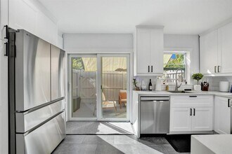 120 NE 20th Ct in Wilton Manors, FL - Building Photo - Building Photo