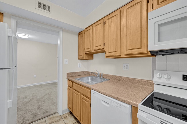 Paddington Square in Silver Spring, MD - Building Photo - Building Photo