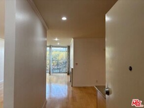 11645 Montana Ave in Los Angeles, CA - Building Photo - Building Photo