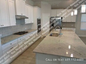 1862 Silver Birch Rd in Waxahachie, TX - Foto de edificio - Building Photo