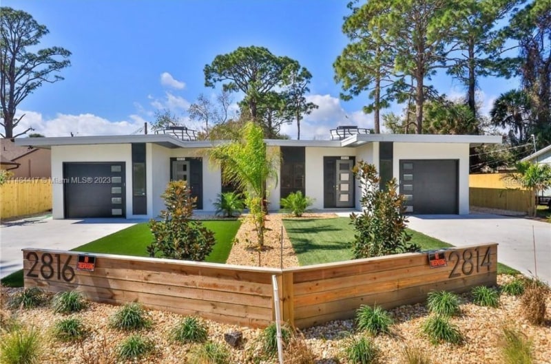 2816 India Palm Dr in Edgewater, FL - Building Photo