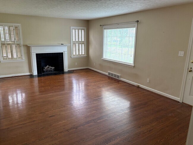305 Tyne Rd in Louisville, KY - Building Photo - Building Photo