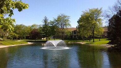 The Ponds on Plum Grove in Roselle, IL - Building Photo - Building Photo