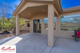 1174 N Sunset Ridge Dr in Hurricane, UT - Foto de edificio - Building Photo