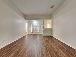 587 Arborwood Dr in Jacksonville, FL - Foto de edificio - Building Photo