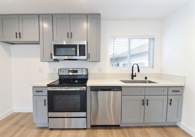 1655 W Malvern Ave in Fullerton, CA - Building Photo - Building Photo