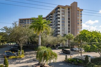 Country Club Tower in Coral Springs, FL - Foto de edificio - Building Photo