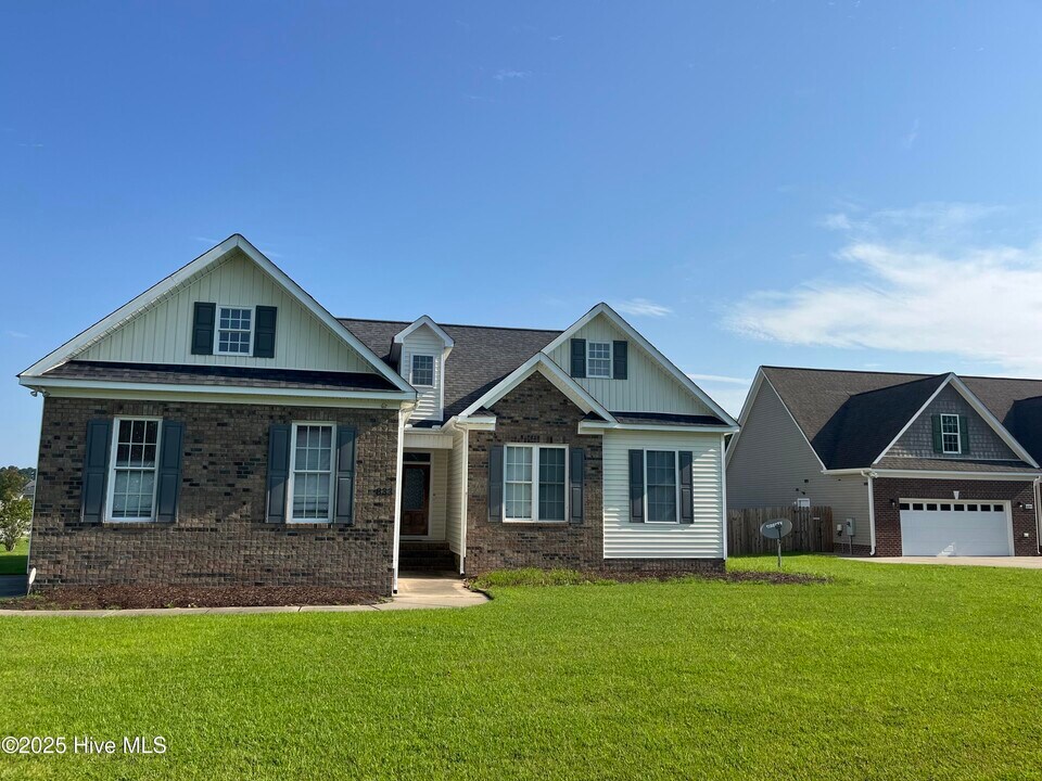 333 Daisy Ln in Winterville, NC - Building Photo