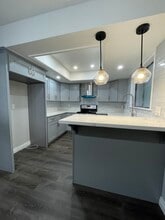 3355 Myrtle Ave in Signal Hill, CA - Foto de edificio - Building Photo