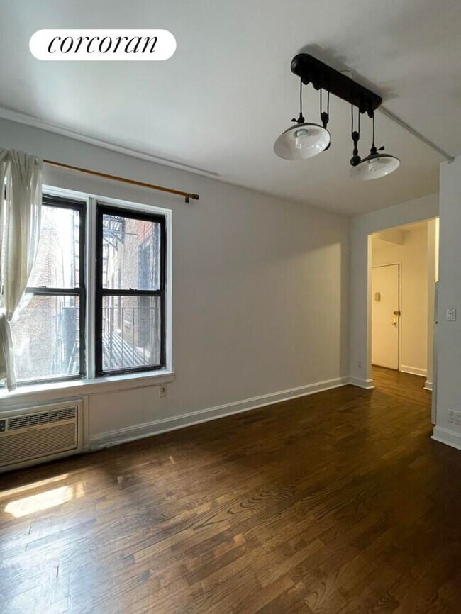 4 W 101st St in New York, NY - Building Photo - Building Photo